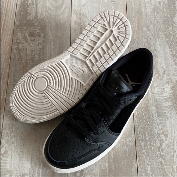 NWT Nike Air Jordan 1 Retro black - Picture 7 of 9